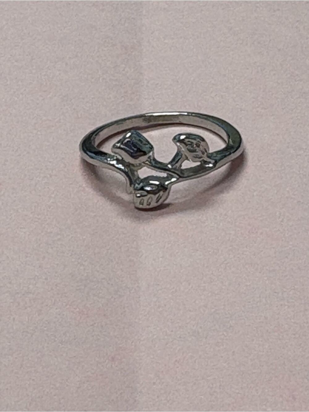 Silver Tone Rose Vine Ring – Size 4.5 / 15mm – NWOT 🌹✨